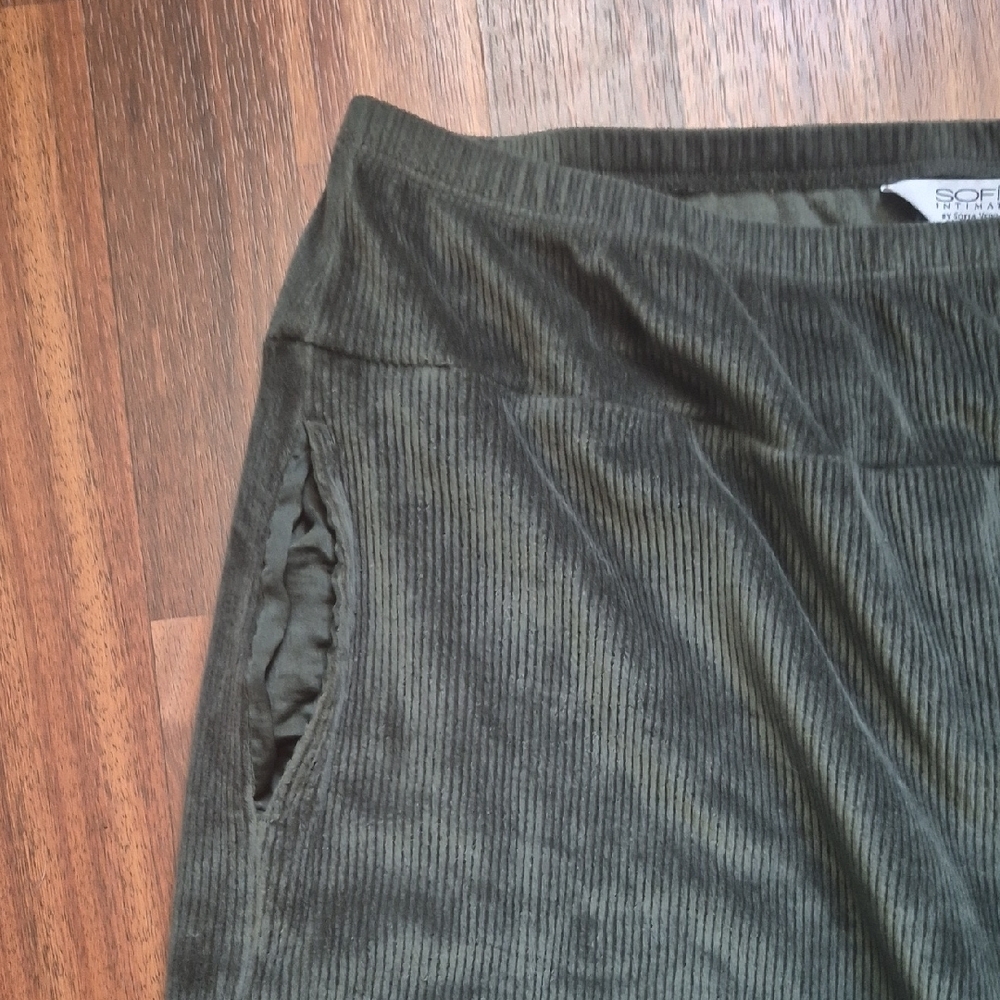 Sofia Intimates by Sofia Vergara Women's Velour Wide Leg Pant Sz. 16-18. - Picture 4 of 7